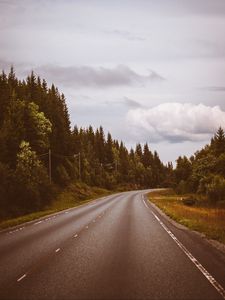 Превью обои дорога, разметка, даль, деревья, лес, небо