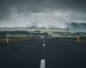 Превью обои дорога, разметка, даль, облака, рельеф