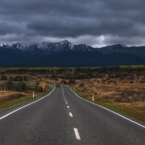 Превью обои дорога, разметка, горы, те анау, новая зеландия