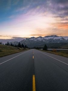 Превью обои дорога, разметка, горы, заснеженный, даль
