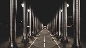 Превью обои дорога, разметка, колонны, ночь
