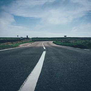 Превью обои дорога, разметка, небо