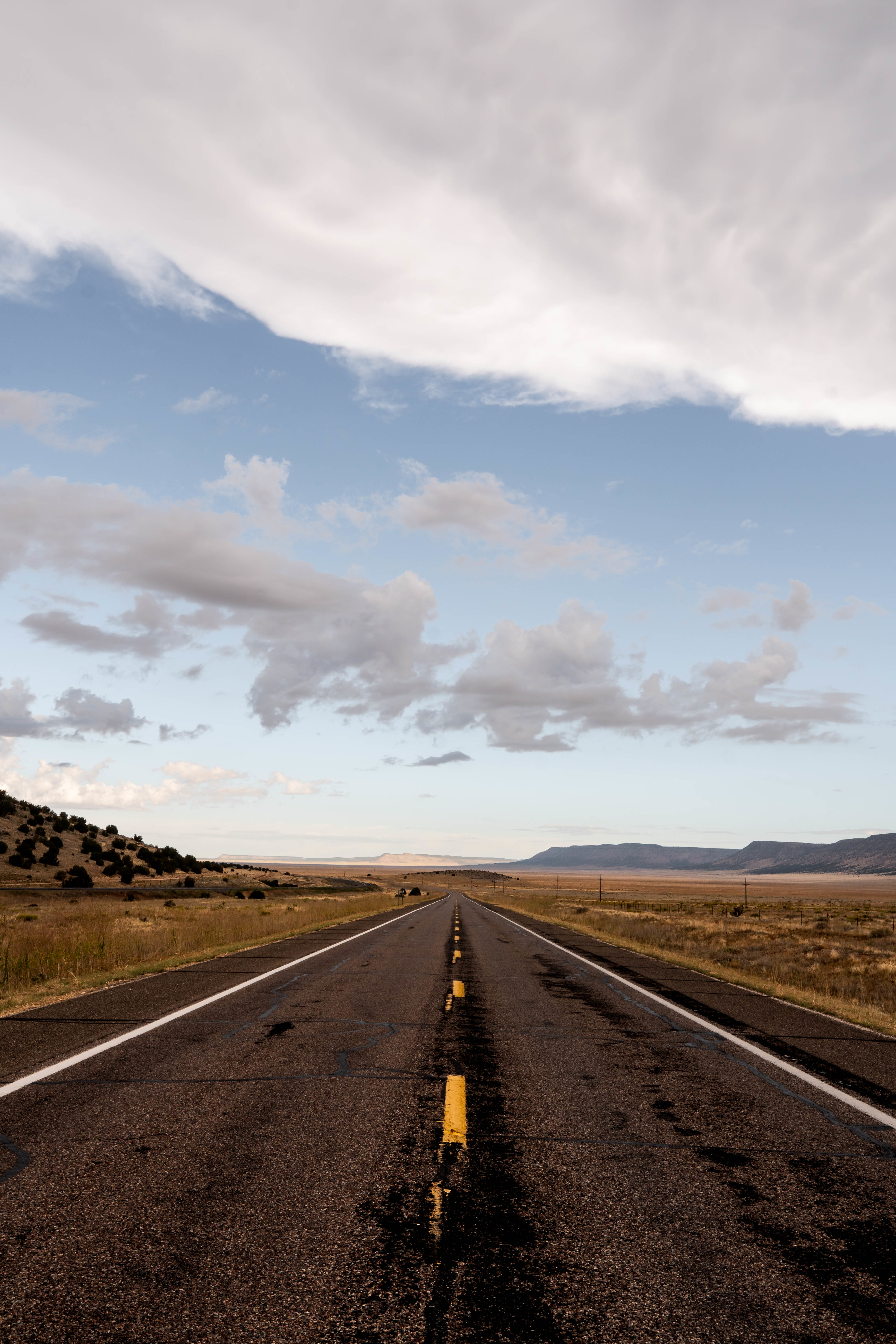 Природа, небо, облака, дорога, Горизонт. Two Roads. Размеченные поля. Road and clouds.