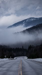 Превью обои дорога, разметка, туман, холмы, деревья