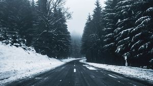 Превью обои дорога, снег, зима, деревья, поворот, разметка
