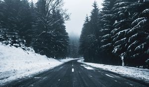 Превью обои дорога, снег, зима, деревья, поворот, разметка