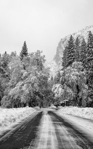 Превью обои дорога, снег, зима, гора, долина