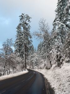 Превью обои дорога, снег, зима, поворот, долина, пейзаж