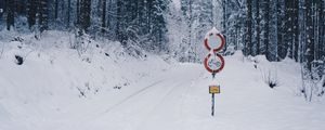 Превью обои дорога, снег, зима, указатель, лес