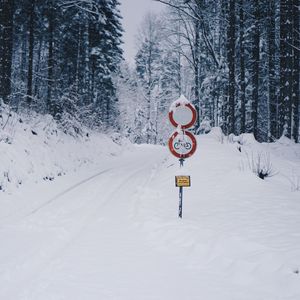 Превью обои дорога, снег, зима, указатель, лес