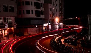Превью обои дорога, свет, длинная выдержка, здания, ночь, темный