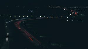 Превью обои дорога, свет, длинная выдержка, ночь, вид сверху, темный