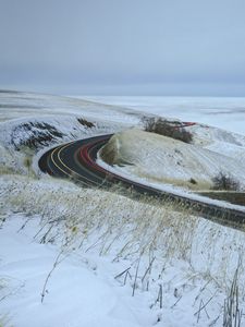 Превью обои дорога, трава, сухой, снег, зима, долгая выдержка