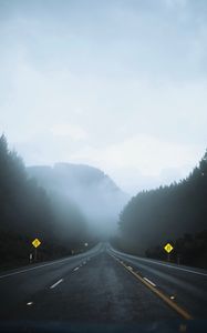 Превью обои дорога, туман, асфальт, движение
