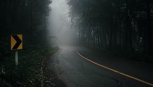 Превью обои дорога, туман, деревья, мрак, природа
