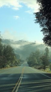 Превью обои дорога, туман, деревья, горы, утро, пейзаж