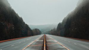 Превью обои дорога, туман, разметка, деревья, линии