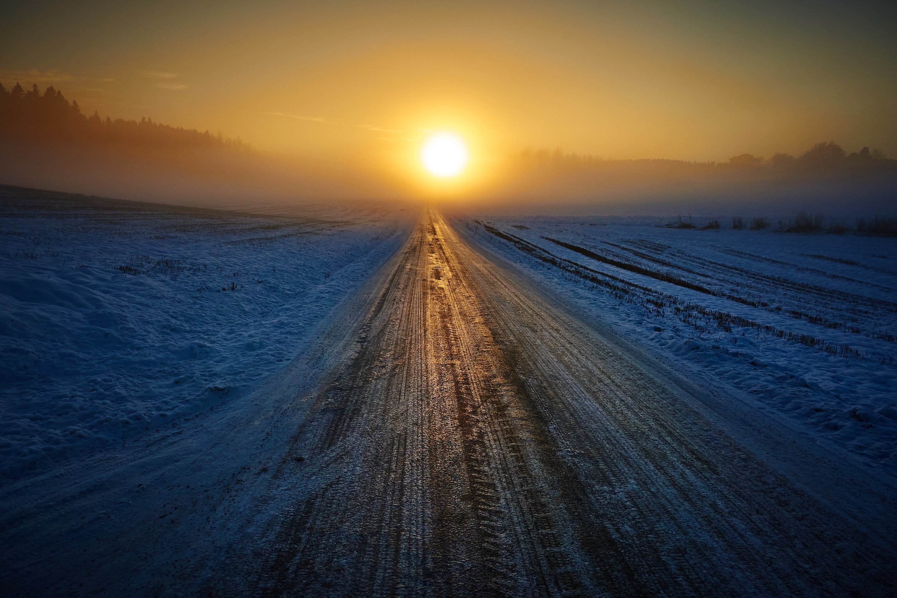 Зимнее утро дорога. Снежная дорога. Зимняя дорога. Заснеженная дорога. Зимний закат.