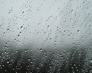 Превью обои дождь, капли, стекло, макро, темный