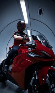 Превью обои ducati, мотоцикл, байк, красный, мотоциклист, шлем, тоннель