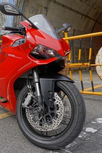 Превью обои ducati, мотоцикл, байк, красный, стоянка, мото