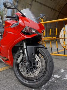 Превью обои ducati, мотоцикл, байк, красный, стоянка, мото