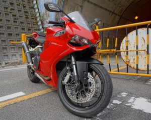 Превью обои ducati, мотоцикл, байк, красный, стоянка, мото