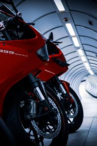 Превью обои ducati, мотоциклы, красный, тоннель