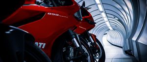 Превью обои ducati, мотоциклы, красный, тоннель