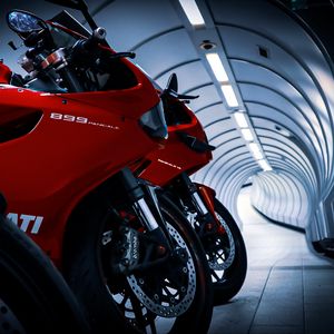 Превью обои ducati, мотоциклы, красный, тоннель