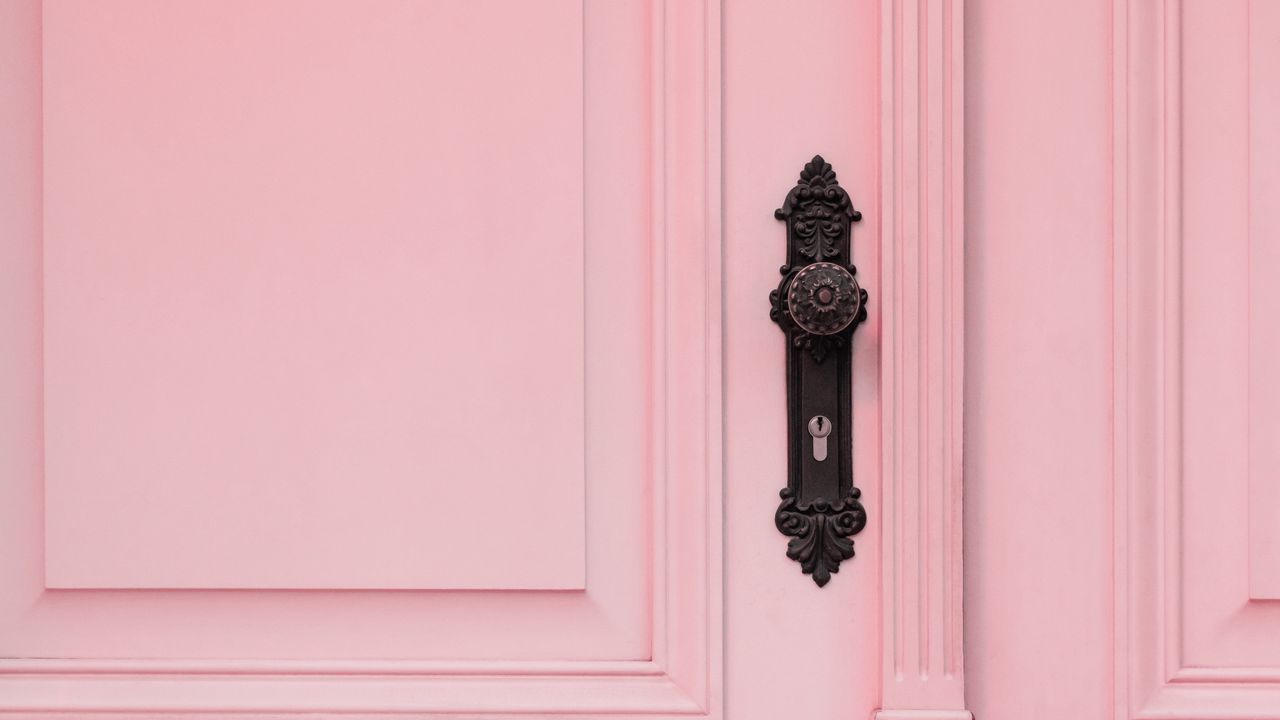 Обои дверь, ручка, замок, розовый