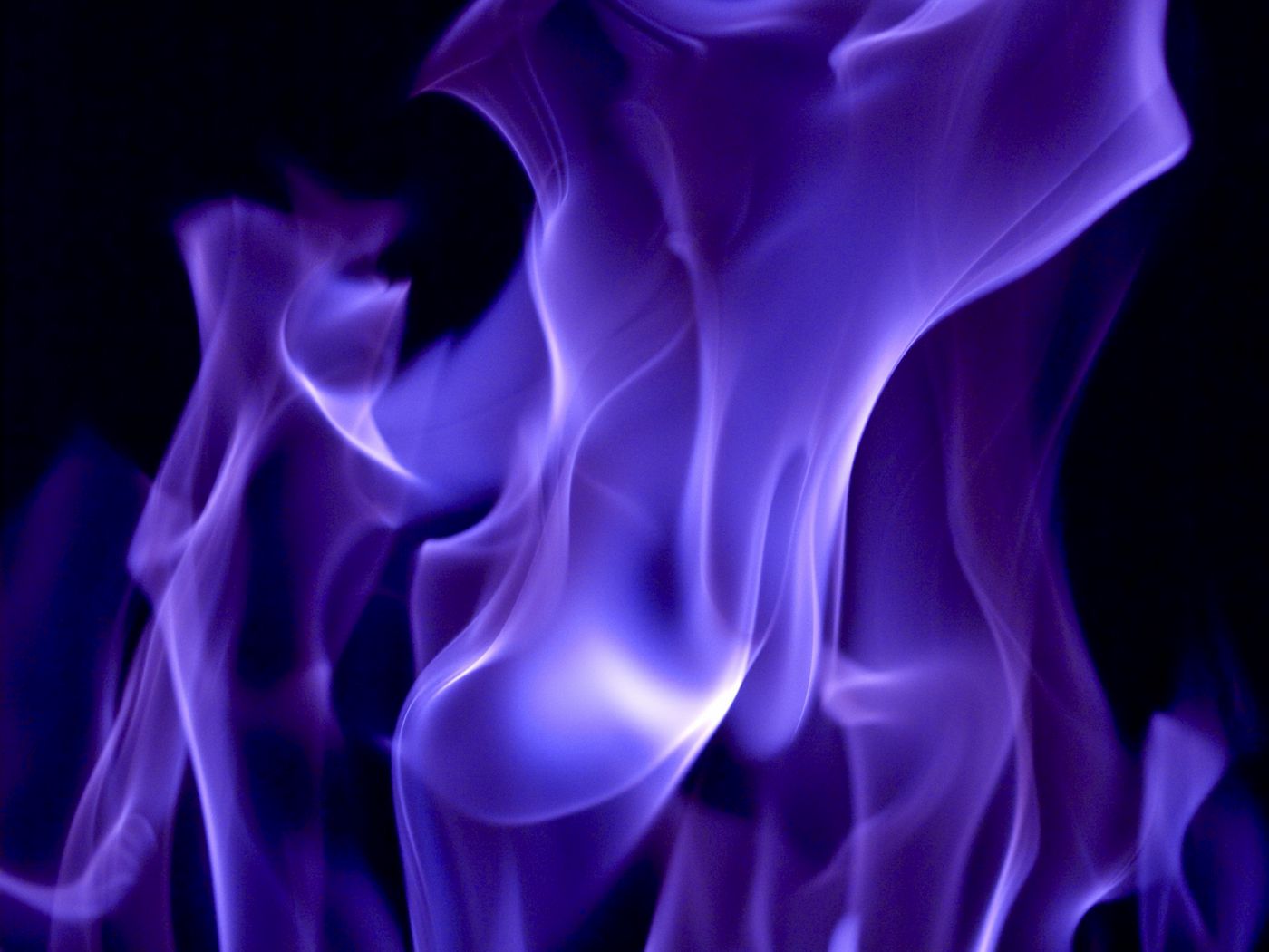 1400x1050 дым, огонь, цветной, фиолетовый обои стандарт 4:3.