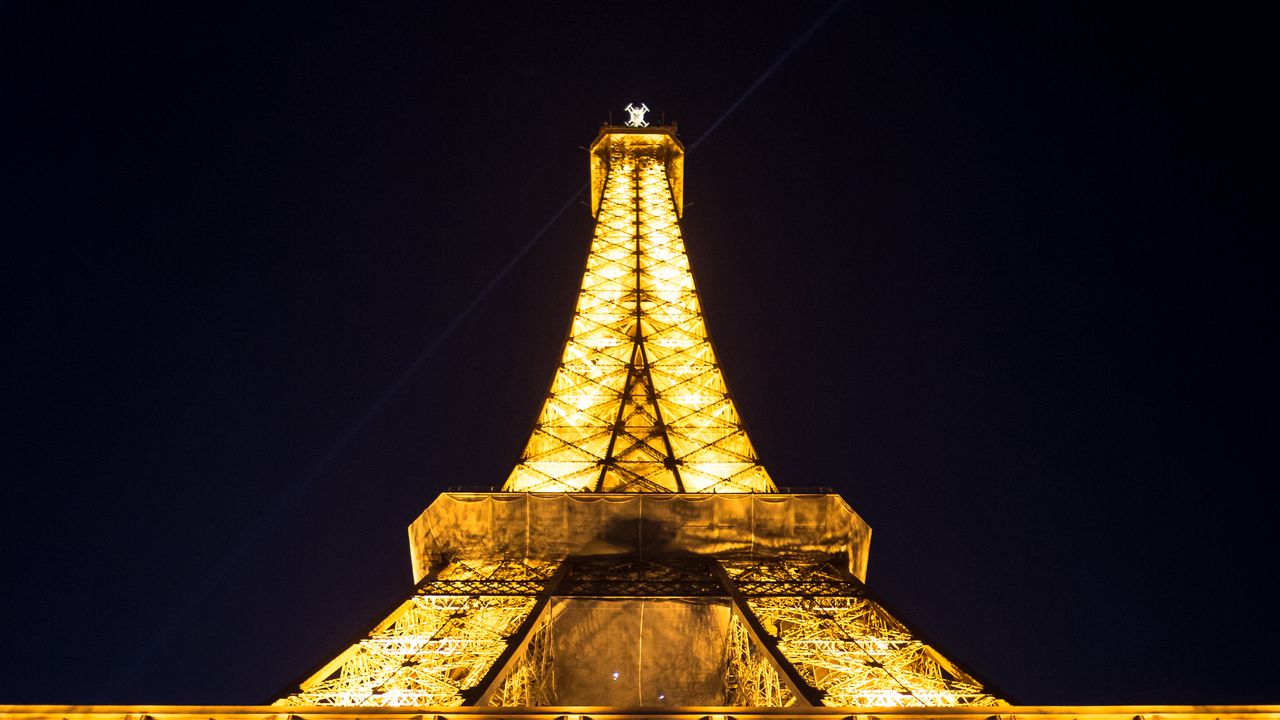 Обои эйфелева башня, башня, париж, франция, вид снизу, подсветка