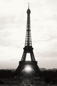Превью обои эйфелева башня, париж, франция, eiffel tower, paris, france, чб, вид, достопримечательность