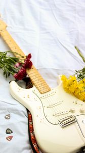 Превью обои электрогитара, гитара, музыка, цветы, белый