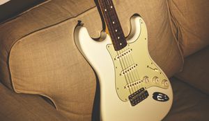 Превью обои электрогитара, гитара, музыкальный инструмент, белый, stratocaster