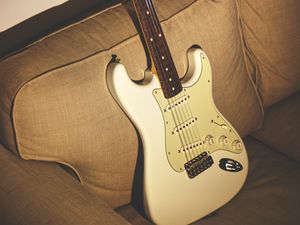 Превью обои электрогитара, гитара, музыкальный инструмент, белый, stratocaster