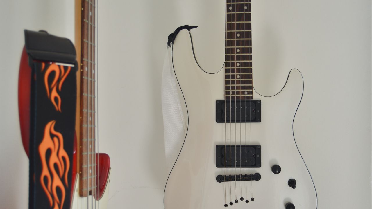 Обои электрогитара, гитара, струны, музыкальный инструмент, белый