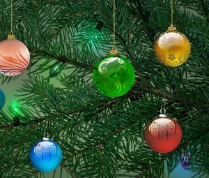 Превью обои елка, елочные игрушки, гирлянда, праздник, рождество, новый год