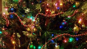Превью обои елка, елочные игрушки, гирлянды, украшения, новый год, праздник, настроение