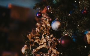 Превью обои елка, елочные игрушки, рождество, новый год, украшение