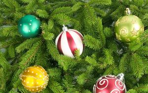 Превью обои елка, елочные игрушки, шары, разные, праздник, новый год