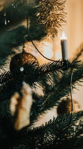 Превью обои елка, гирлянда, украшения, рождество, новый год, праздник
