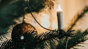 Превью обои елка, гирлянда, украшения, рождество, новый год, праздник
