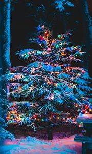 Превью обои елка, гирлянды, снег, новый год, рождество