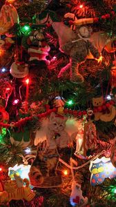 Превью обои елка, гирлянды, украшения, игрушки, кошки, новый год, праздник