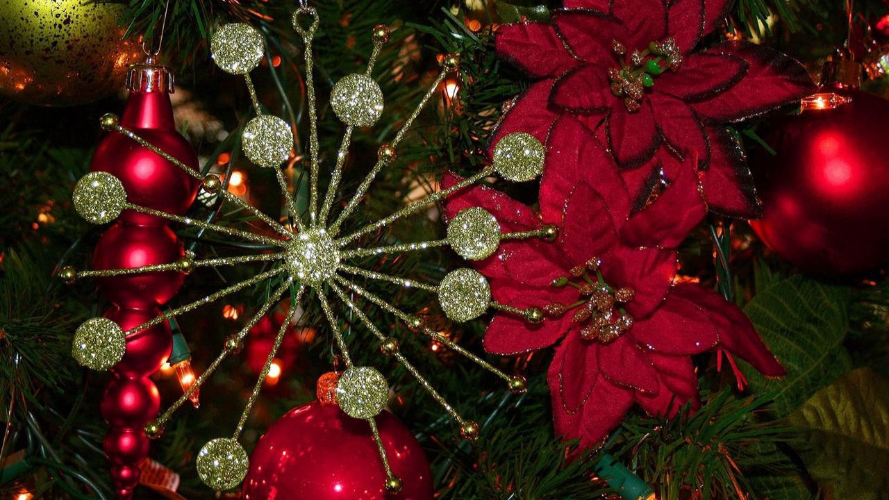 Обои елка, игрушки, шары, украшения, праздник, новый год