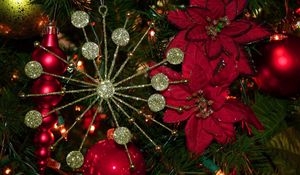 Превью обои елка, игрушки, шары, украшения, праздник, новый год