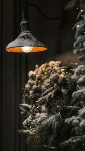 Превью обои елка, лампа, гирлянда, снег, зима