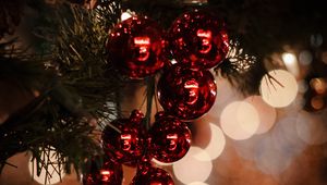 Превью обои елка, новый год, украшения, шары, шишки